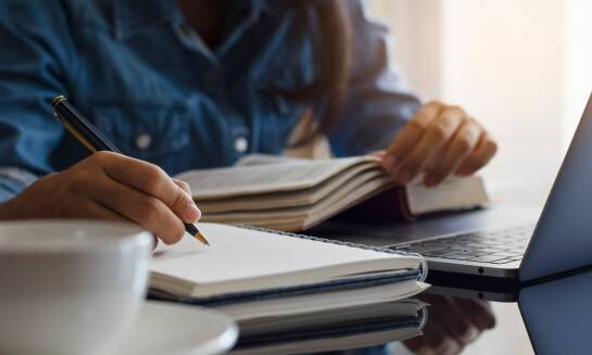 Jak wsparcie w edycji tekstów wpływa na jakość pracy dyplomowej?