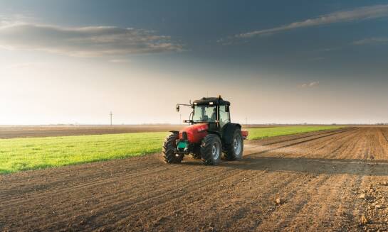 Organizacja transportu rolniczych maszyn w trudnych terenowych warunkach