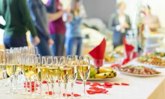 Jak wystrój sali wpływa na atmosferę podczas imprez okolicznościowych?