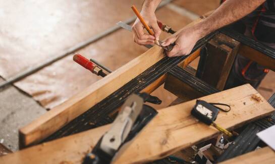 Dlaczego warto zaufać stolarzowi z Mrągowa przy projektowaniu kuchennych mebli?