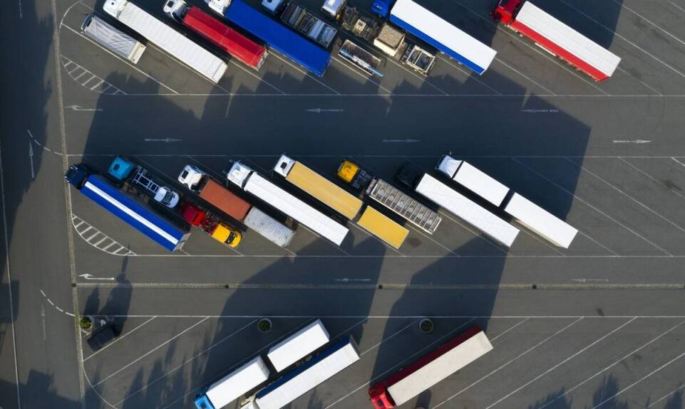 Flota ciężarowa z HDS: kluczowy element logistyki w transporcie krajowym i zagranicznym