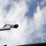 Jakie cechy powinny mieć napędy do bram w trudnych klimatycznych warunkach?