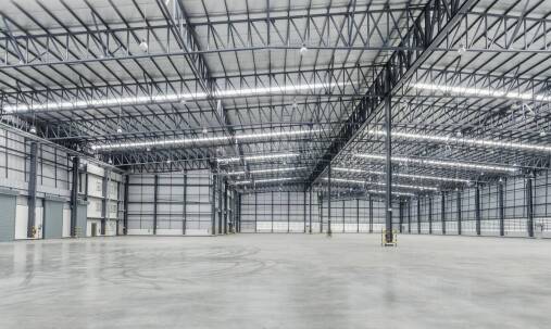 Wynajem magazynowych powierzchni: Jak dostosować ofertę do specyfiki branży?