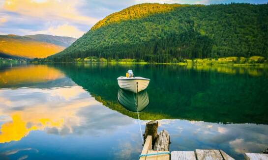 Fiordy w Bergen: co sprawia, że przyciągają miłośników natury?