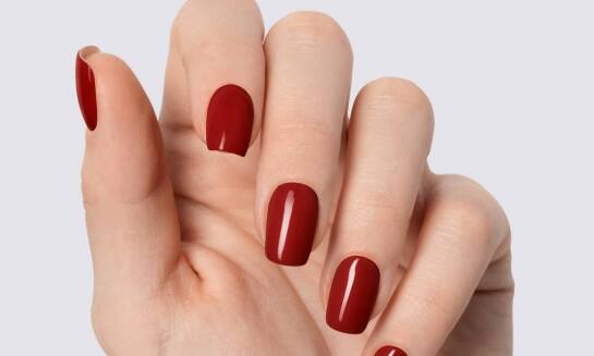 Jakie są korzyści z wyboru hybrydowego manicure?