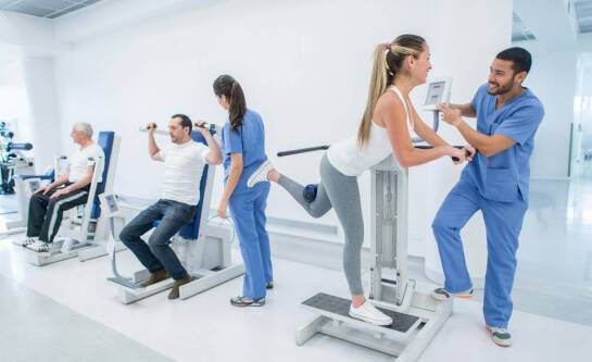 Jak kompleksowa rehabilitacja wspiera leczenie wad postawy?