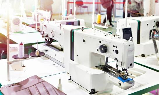 Jakie trendy kształtują przyszłość bobiniarek w sektorze sztucznych tworzyw?