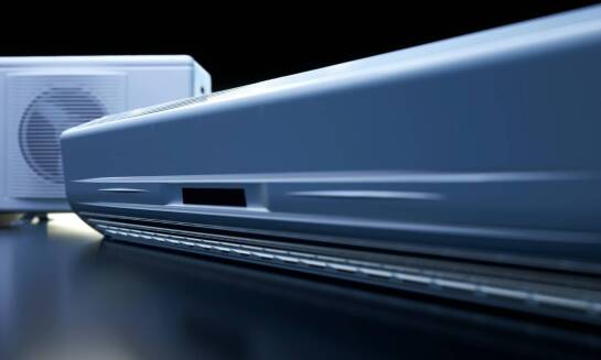 Adapter WiFi do projektora a kompatybilność z różnymi urządzeniami AV