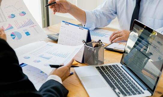 Porady podatkowych doradców dotyczące ulg i odliczeń dla firm