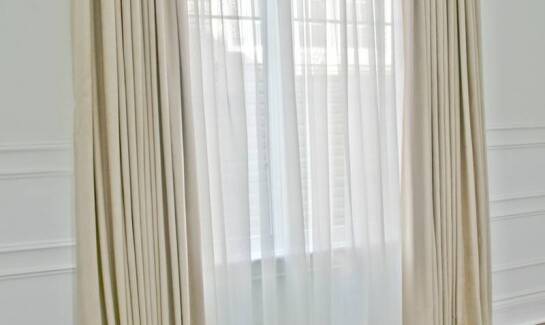 Czy zasłony fałdowane zastąpią tradycyjne rolety?