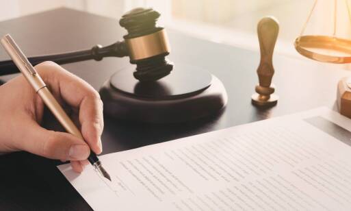 Kiedy zachodzi nieważność umowy w kontekście prawa spadkowego?