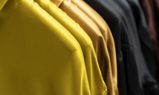 Czym powinna cechować się damska odzież jeździecka?