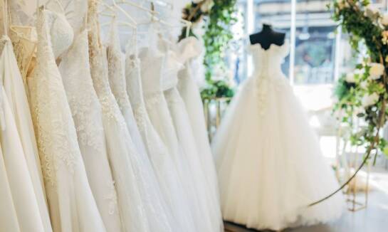 Pralnia chemiczna Bystra – bezpieczeństwo czyszczenia delikatnych wieczorowych sukienek