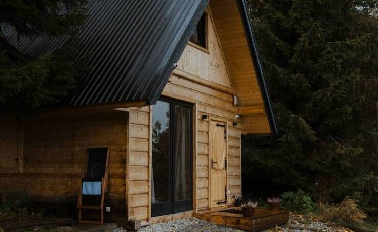 Energooszczędność w drewnianych domach dzięki nowoczesnym izolacjom