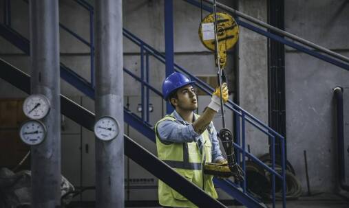 Wózki schodowe: Ułatwienie transportu w trudnych warunkach