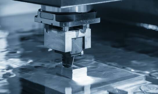 Jak tłoczenie na prasach przyczynia się do precyzyjnej produkcji metalowych elementów?