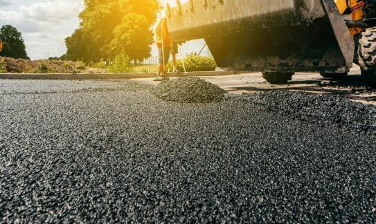 Jakie są najlepsze praktyki stosowania zimnego asfaltu w naprawach punktowych?