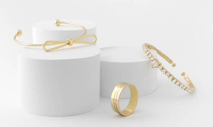 Dlaczego damska złota bransoletka to must-have w każdej kolekcji biżuterii?