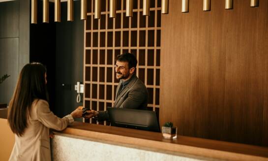 Przyjazna atmosfera i profesjonalna obsługa – kluczowe cechy w Hotelu & Restauracji Glas.