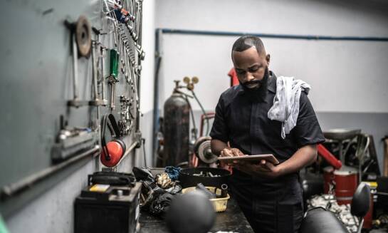 Jak nowoczesne technologie wspierają naprawę falowników?