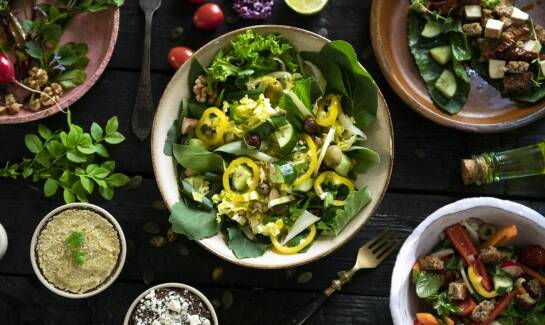 Jak catering w Chrzanowie spełnia potrzeby wegan i wegetarian?