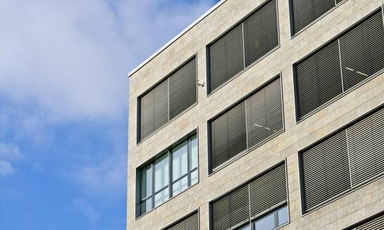 Czym kierować się przy wyborze natynkowych rolet zewnętrznych?