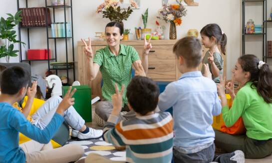 Wpływ szkolnego środowiska na psychiczne zdrowie dzieci: jak terapia może pomóc?