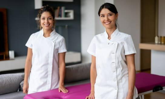 Jak medycyna estetyczna zmienia podejście do samoakceptacji?