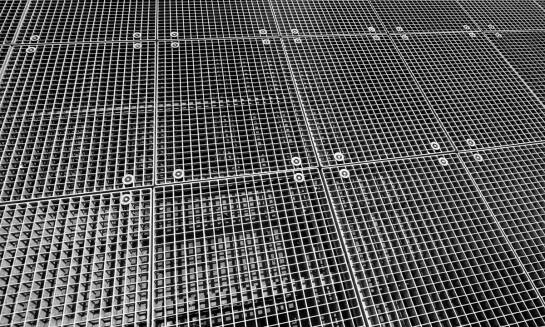 Adaptacja schodów z kraty Wema do specyficznych wymagań klienta: kluczowe aspekty