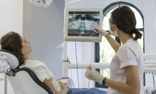 W jaki sposób stomatolog ocenia konieczność usunięcia zęba?