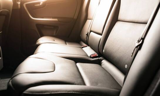 Personalizacja wnętrza samochodu dzięki oryginalnym akcesoriom Toyoty.