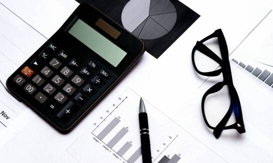 Jakie są koszty związane z uzyskaniem zwrotu podatku z Niemiec? Analiza ofert rachunkowych biur