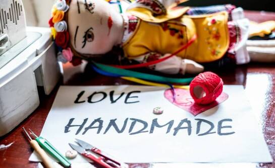 Personalizowane ubranka dla lalek – jak stworzyć kolekcję niepowtarzalną?