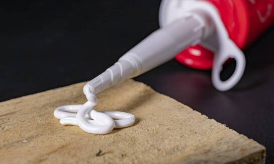 Innowacyjne zastosowania introligatorskiego kleju CR w różnych gałęziach przemysłu