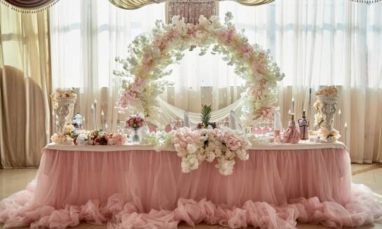 Sala bankietowa na studniówkę: co wziąć pod uwagę przy wyborze miejsca?