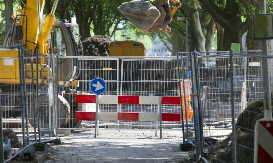 Wynajem dolnoobrotowych żurawi: kluczowe aspekty bezpieczeństwa użytkowania