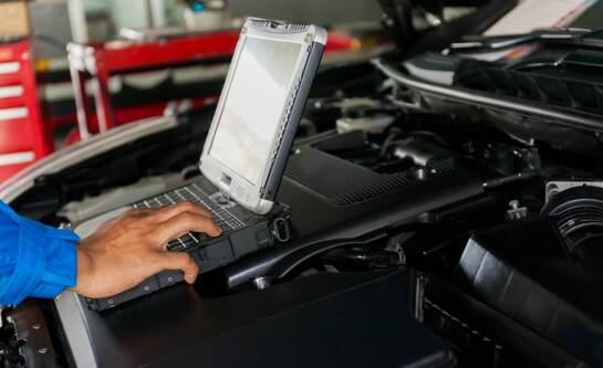 Komputerowa diagnostyka – jak wpływa na proces naprawy skomplikowanych usterek?