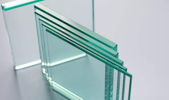 Jakie korzyści niesie ze sobą użycie szkła Opti White?