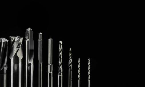 Jakie korzyści przynoszą specjalne wiertła w pracach renowacyjnych?