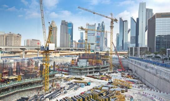 Jak wypożyczalnia dźwigów wspiera rozwój przemysłowej infrastruktury?