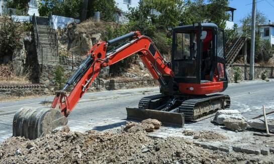 Skuteczność minikoparki w miejskich przestrzeniach ograniczonych