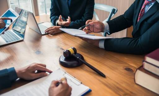 W jaki sposób adwokat pomaga przedsiębiorcom w unikaniu pułapek prawnych?