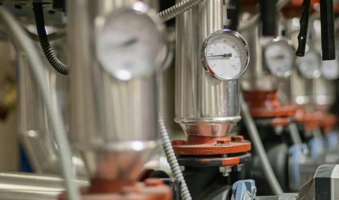 Przemysłowe kotły parowe a środowiskowe normy – co warto wiedzieć?