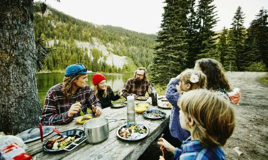 Zalety ogólnodostępnej kuchni na kempingach dla rodzin nad morzem