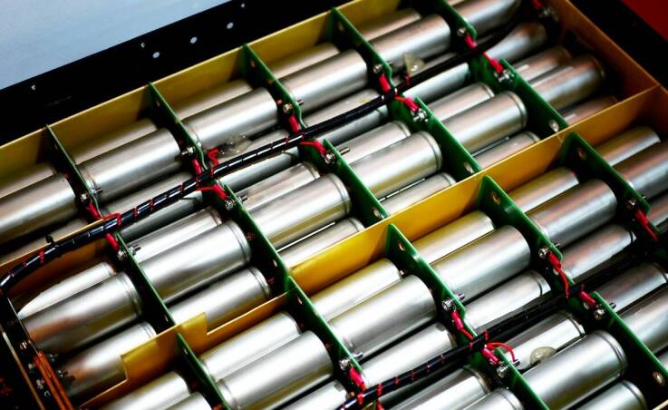 Ogniwa do trakcyjnych baterii: jak wybrać odpowiednie?