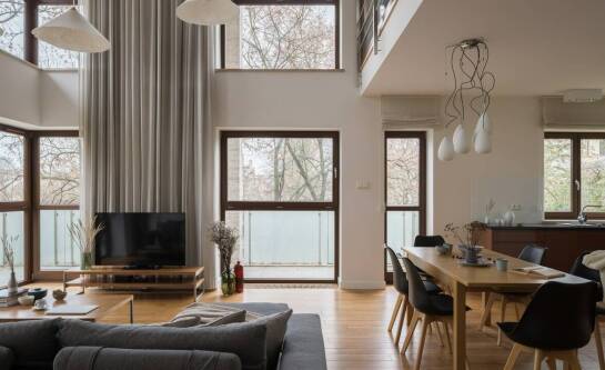 Projekty mebli na zamówienie – jak architekt wnętrz w Gdyni spełnia oczekiwania klientów?