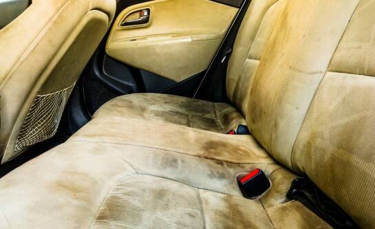 Czym wyczyścić skórzane fotele w samochodzie?