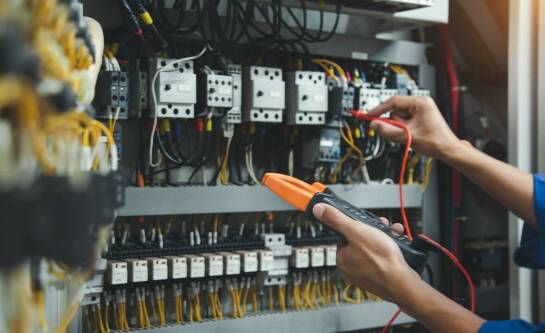 Jak korzystać z miernika cyfrowego?