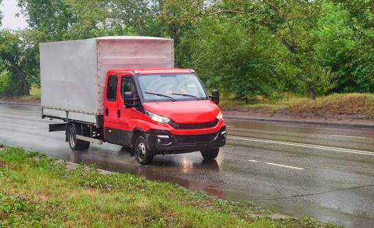 Jaki samochód dostawczy 5 osobowy wybrać?