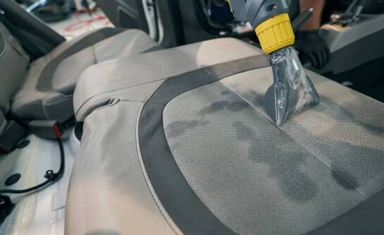 Jak czyścić fotele samochodowe?